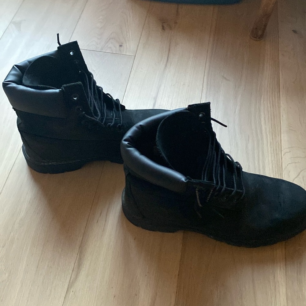 Men’s Size 8 (Women’s Size 10) Black Timberland boots excellent condition $120